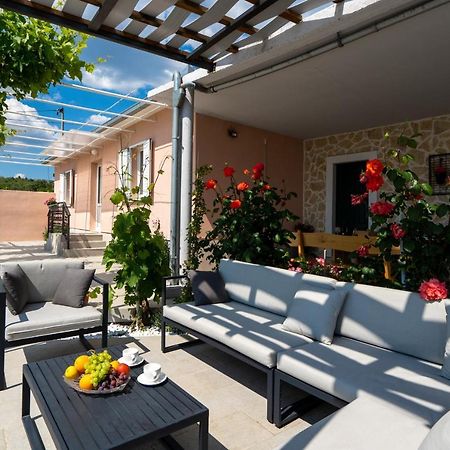 Villa Terra With Heated Pool Маріна Екстер'єр фото